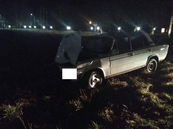 В Изобильном «шестерка» под управлением школьника врезалась в столб